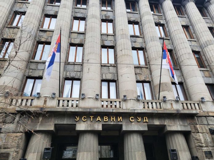 Vučić krši Ustav podržavajući stranku