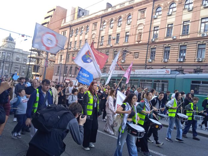 Četvoro studenata u Beogradu privedeno je bez objašnjenja, dok je novac od donacija građana zadržan od strane policije.