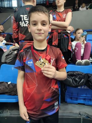 Takmičari Imperium Pazova sa osvojenim medaljama na 22. Omega kupu