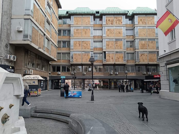 Dekan Danijel Sinani najavljuje pravne postupke protiv medija zbog širenja dezinformacija o tragičnom događaju.