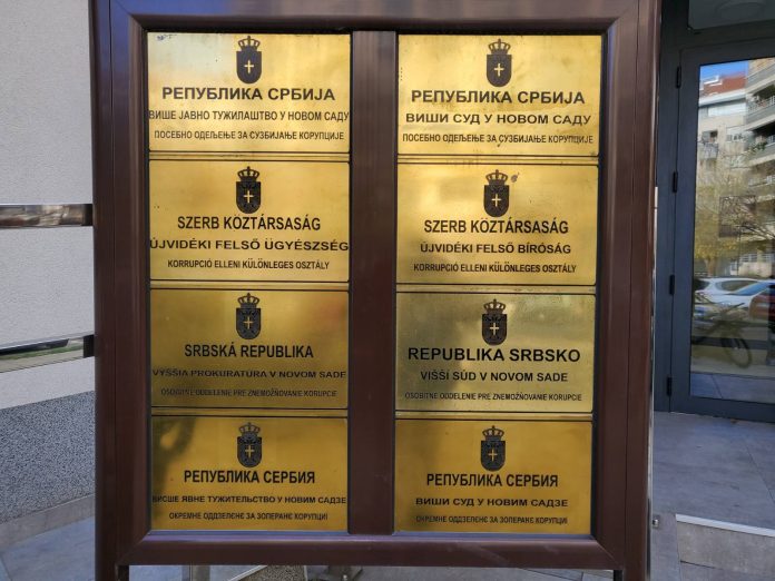 Policija uhapsila bivšu direktorku Centra za socijalni rad u Staroj Pazovi zbog sumnje na zloupotrebu službenog položaja.