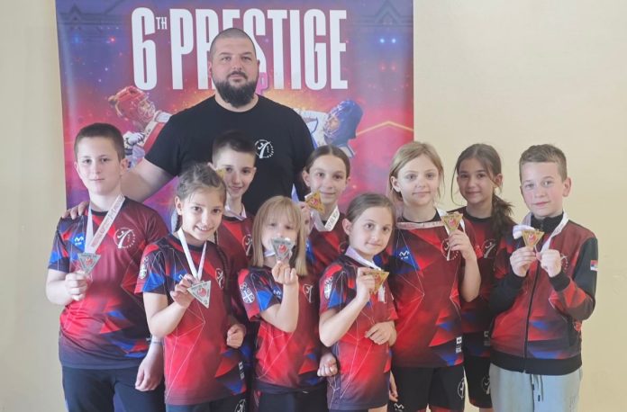 Tekvondo klub Imperium Pazova sa osvojenim medaljama na turniru Prestiž Cup u Kragujevcu