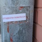 Sutra studentska akcija širom Srbije: „400 hiljada nalepnica za 400 hiljada potpisa“ „400 hiljada nalepnica za 400 hiljada potpisa“ širom Srbije