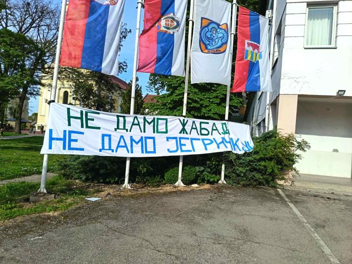 protest protiv fabrike otpadnih guma