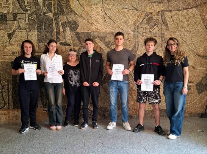 Naša deca iz gimnazije ostvarila izuzetan uspeh na Republičkom takmičenju iz fizike u Paraćinu