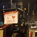 Veliki studentski protest u Novom Sadu 20. juna eliki studentski protest u Novom Sadu 20. juna – poljoprivrednici dele kobasice na štandovima