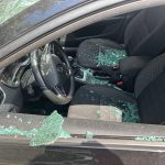 Vandalizovan automobil sina Dinka Gruhonjića u Novom Sadu Maskirani napadači razbili automobil Davida Gruhonjića u Novom Sadu