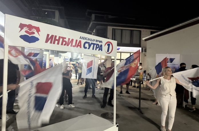 Pristalice SNS-a pešače od Novog Sada do Beograda