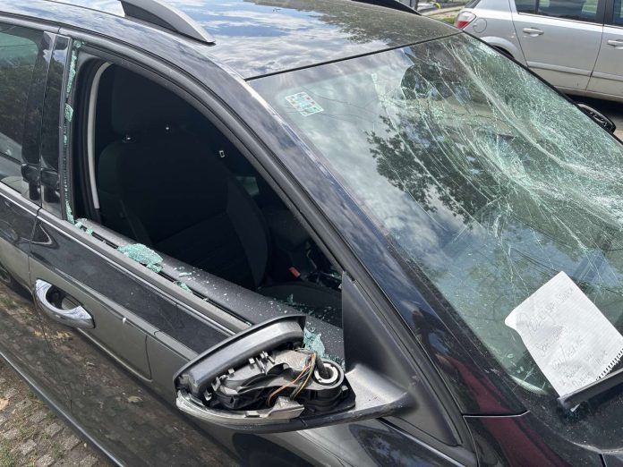 Napad na automobil sina Dinka Gruhonjića: incident otvara pitanje političkog diskursa i društvene klime u Srbiji