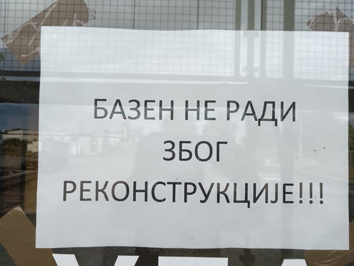 Napušteni gradski bazen u Staroj Pazovi bez vidljivih radova na rekonstrukciji